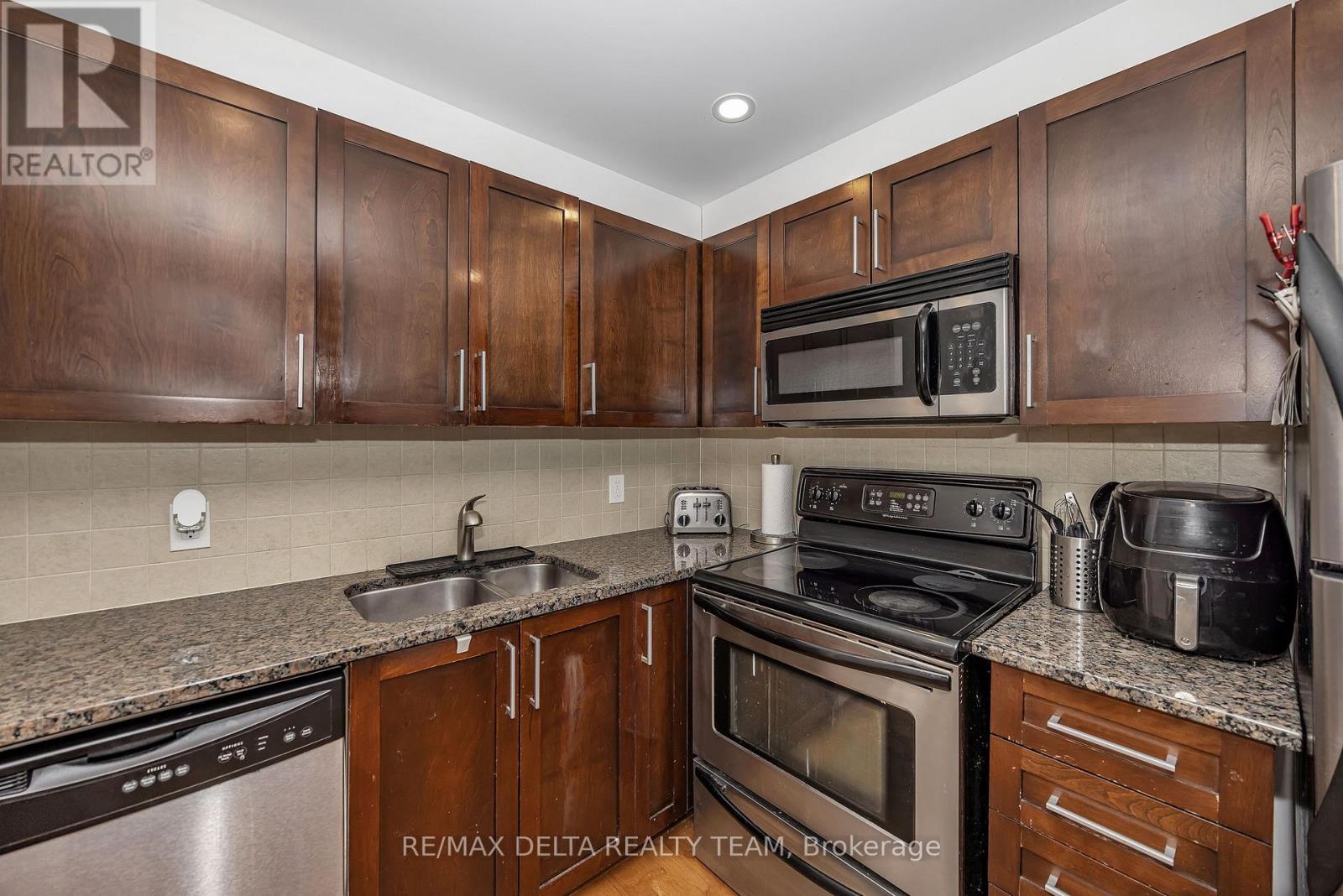 1006 - 200 Besserer Street