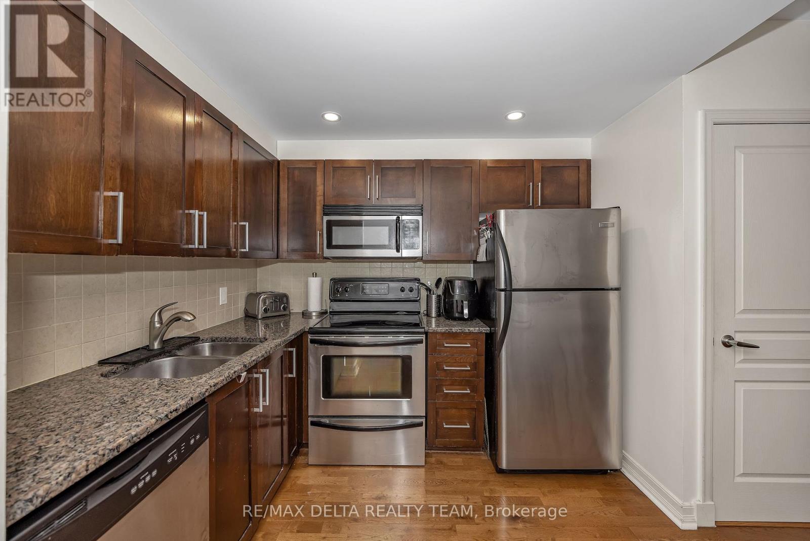 1006 - 200 Besserer Street