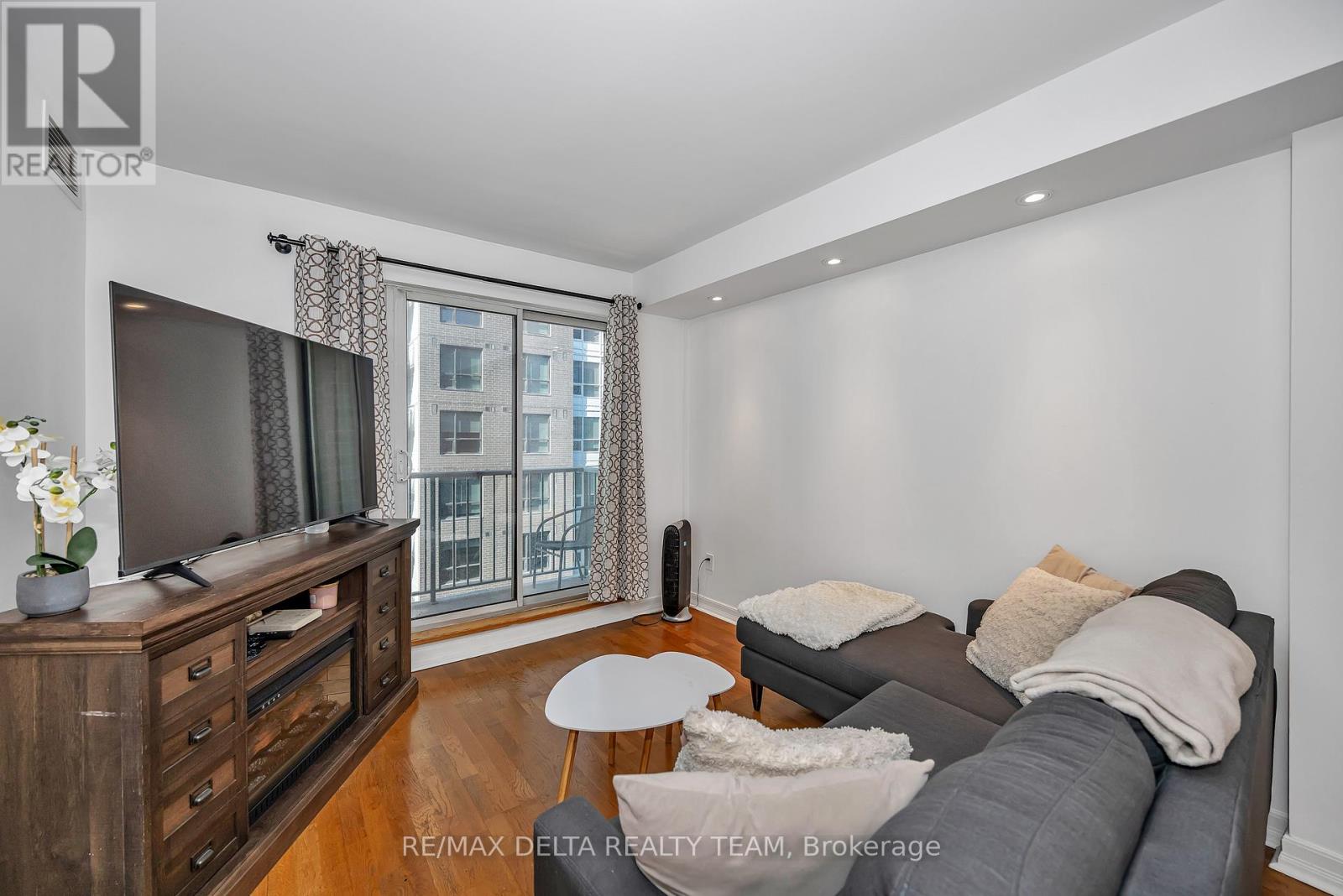 1006 - 200 Besserer Street