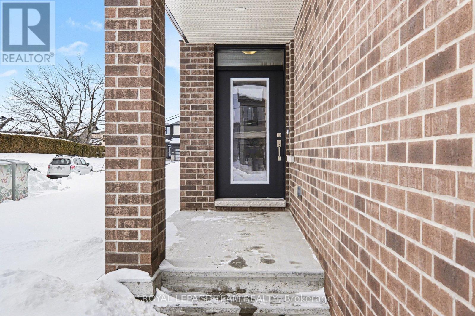 329 Whitham Crescent