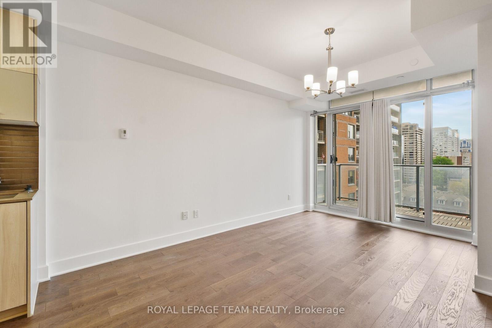 909 - 255 Bay Street E