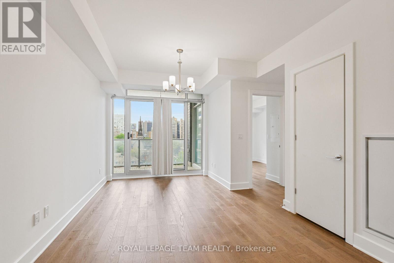 909 - 255 Bay Street E