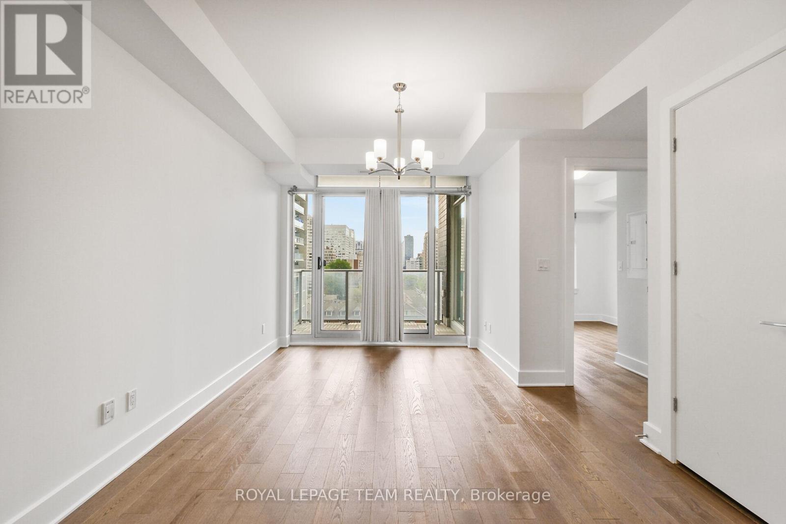 909 - 255 Bay Street E