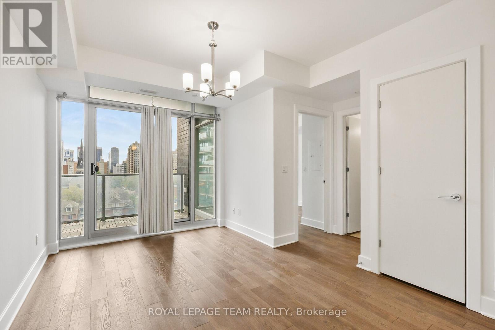 909 - 255 Bay Street E