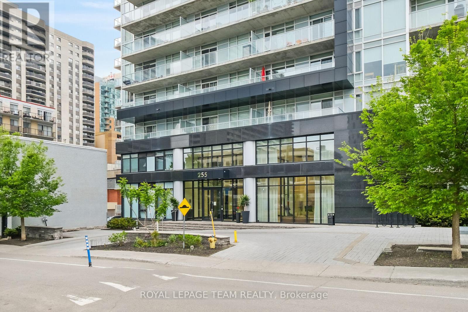909 - 255 Bay Street E