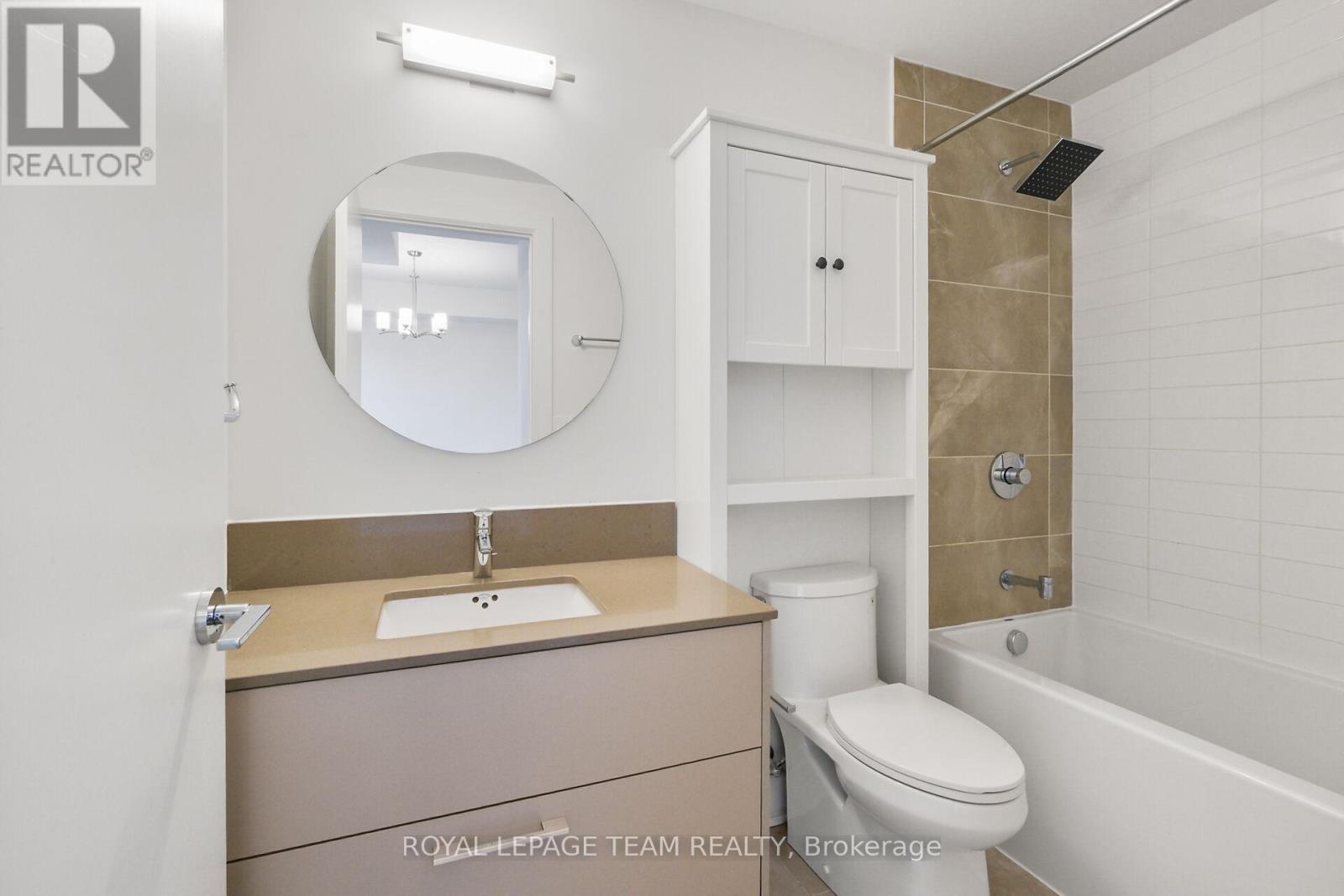 909 - 255 Bay Street E