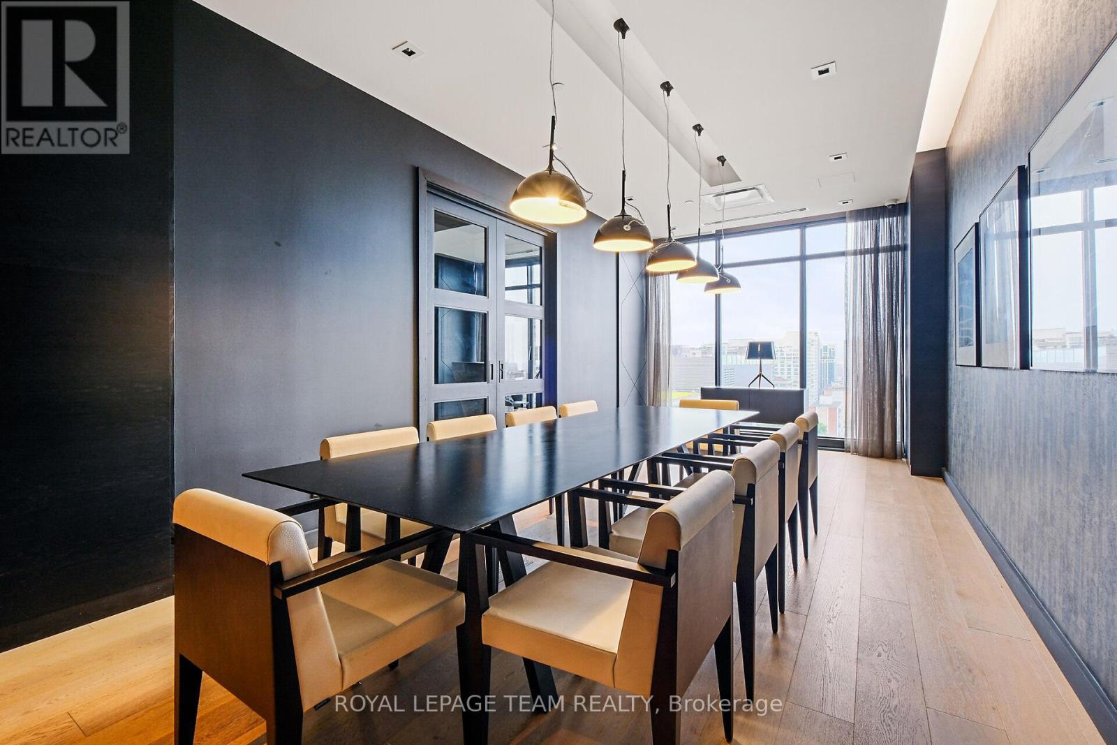 909 - 255 Bay Street E