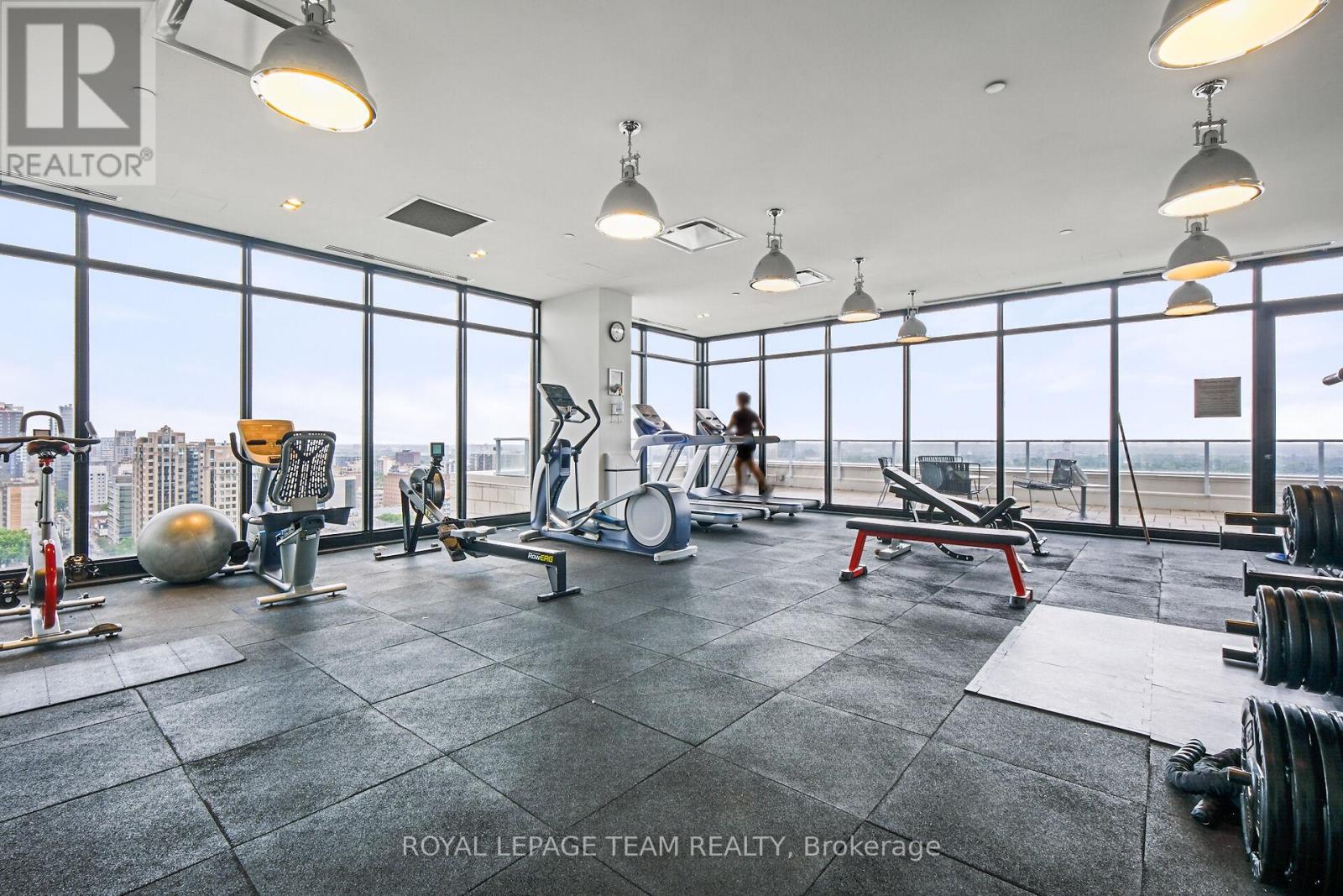 909 - 255 Bay Street E