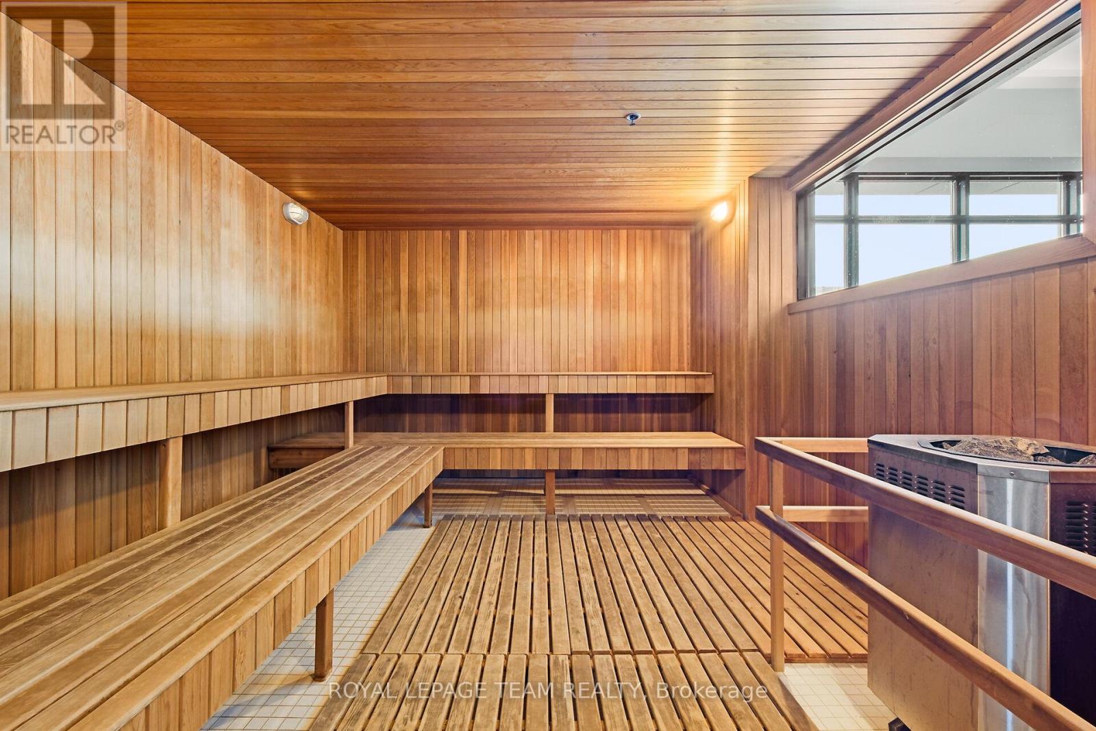 909 - 255 Bay Street E