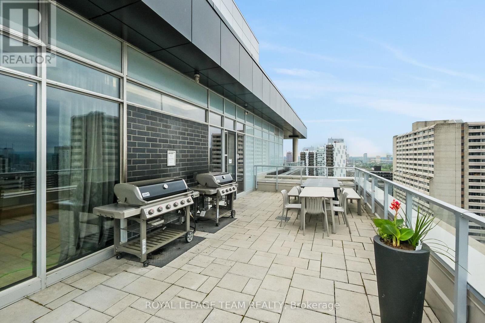 909 - 255 Bay Street E