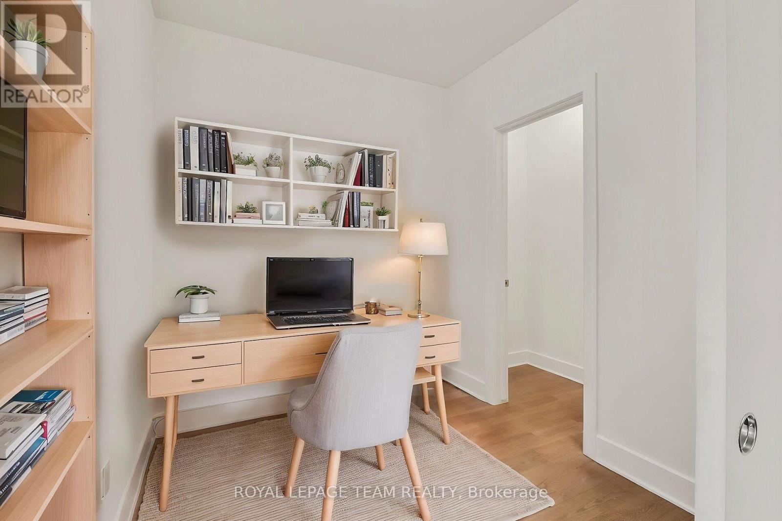 909 - 255 Bay Street E