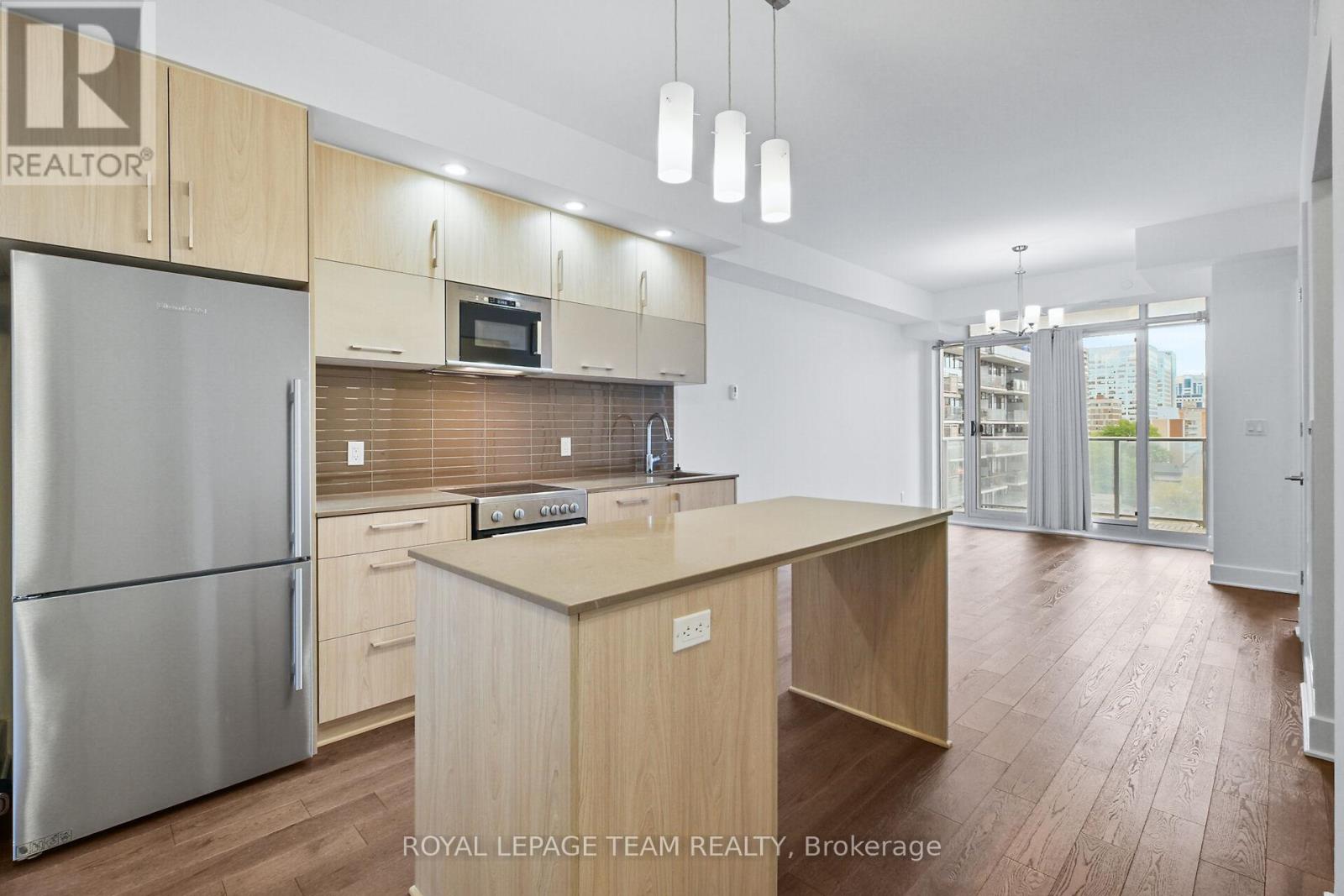 909 - 255 Bay Street E