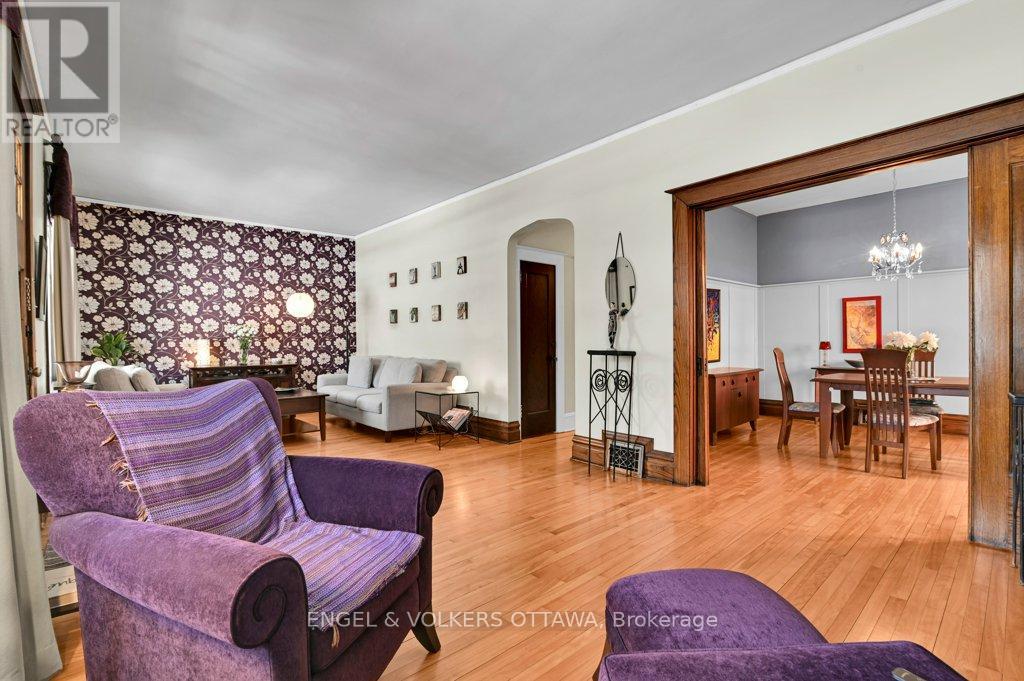 650 Churchill Avenue N