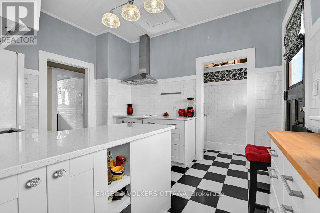 650 Churchill Avenue N