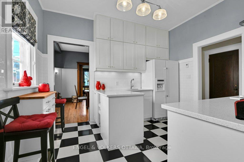 650 Churchill Avenue N