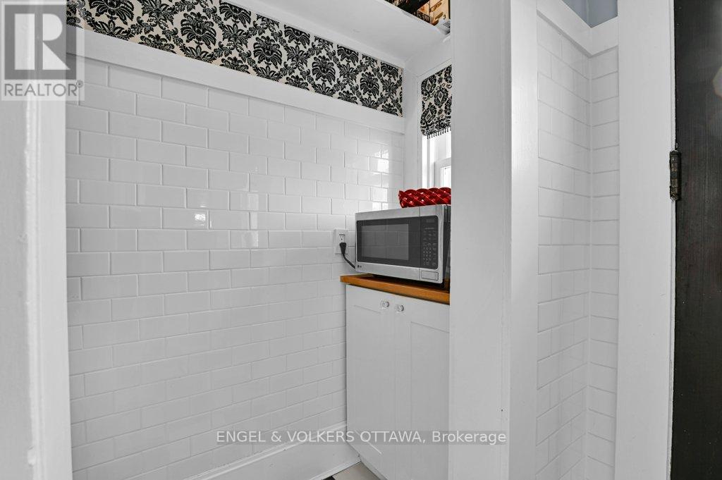 650 Churchill Avenue N