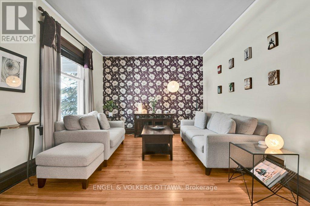 650 Churchill Avenue N