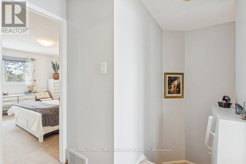 48 - 423c Woodfield Drive