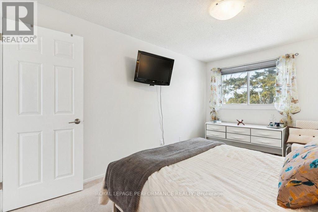 48 - 423c Woodfield Drive