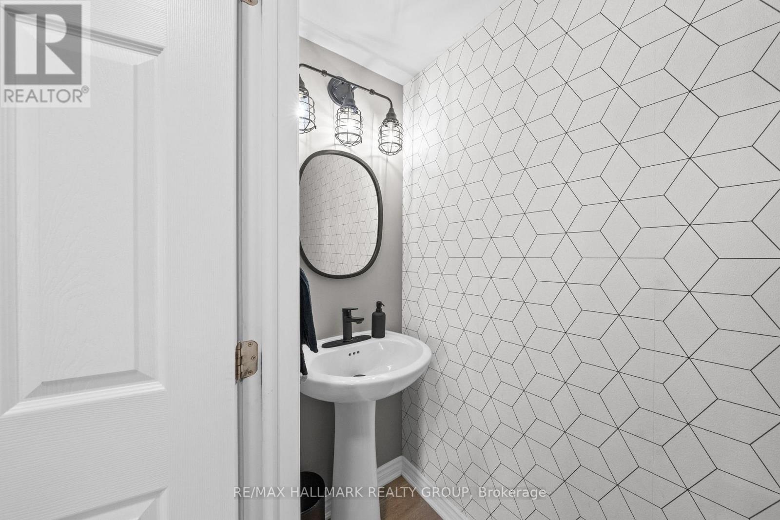 128 Sunshine Crescent