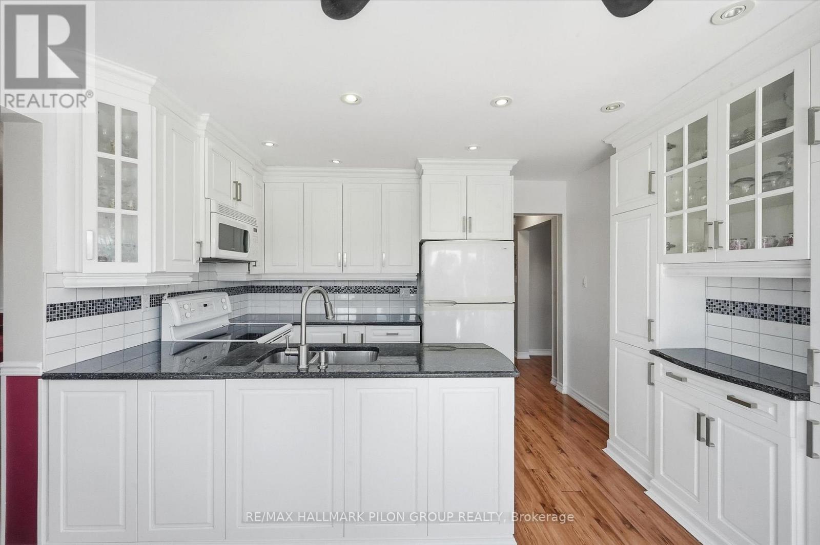 1354 Mountainside Crescent