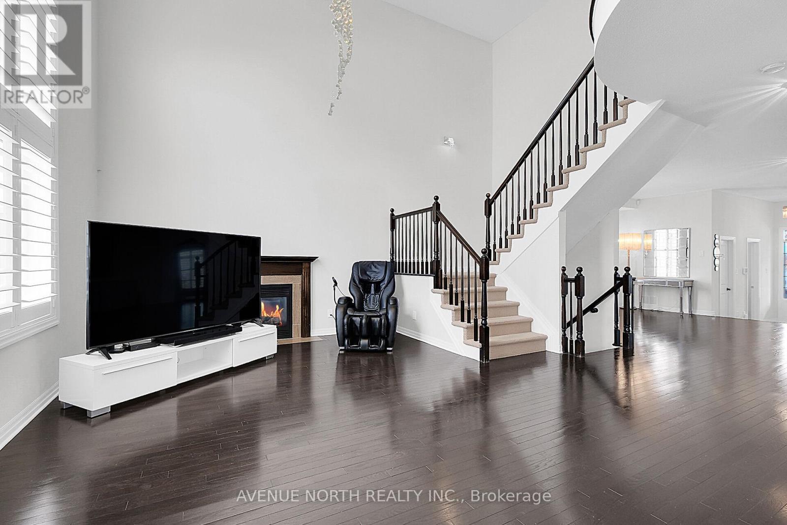 429 Dovehaven Street