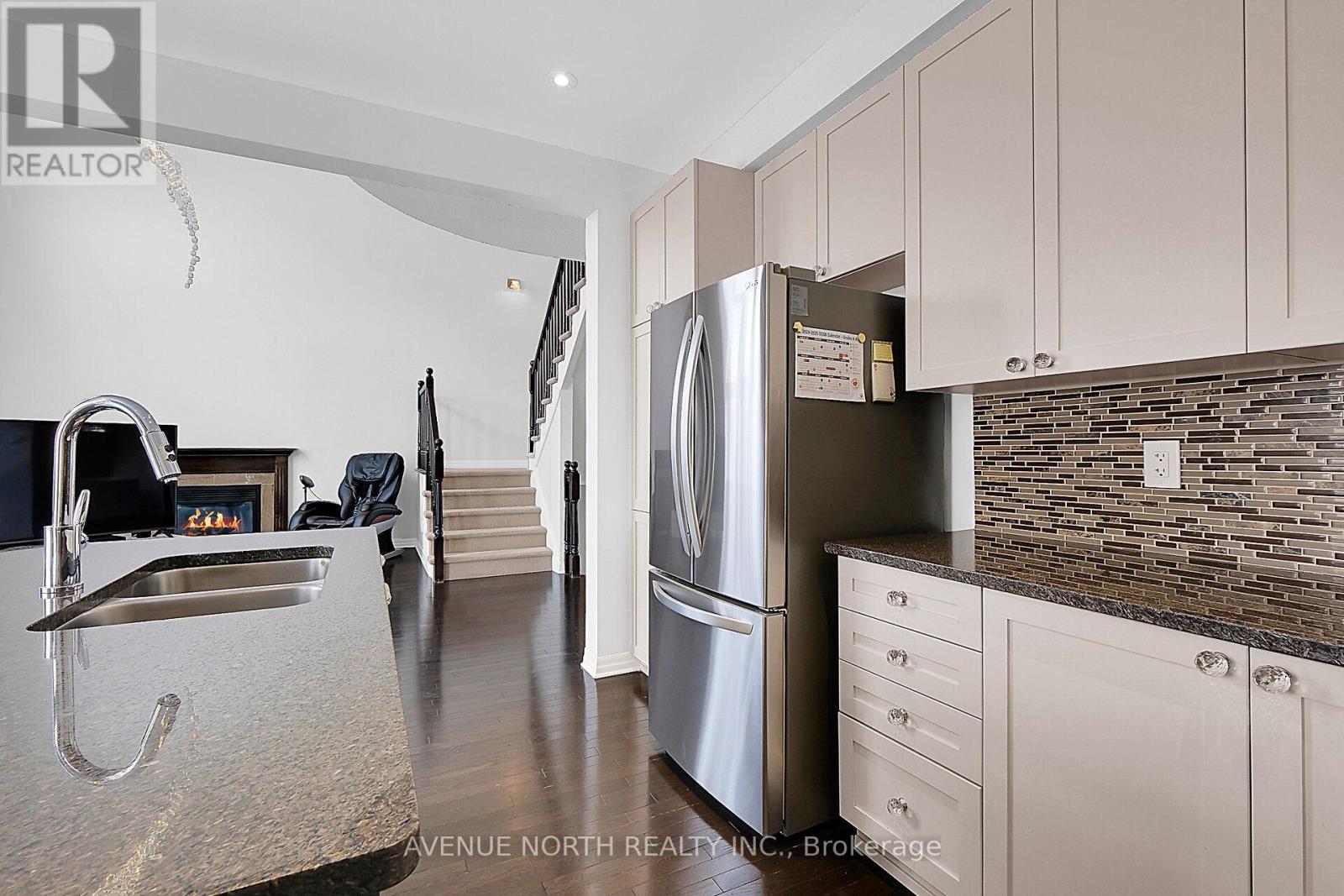 429 Dovehaven Street