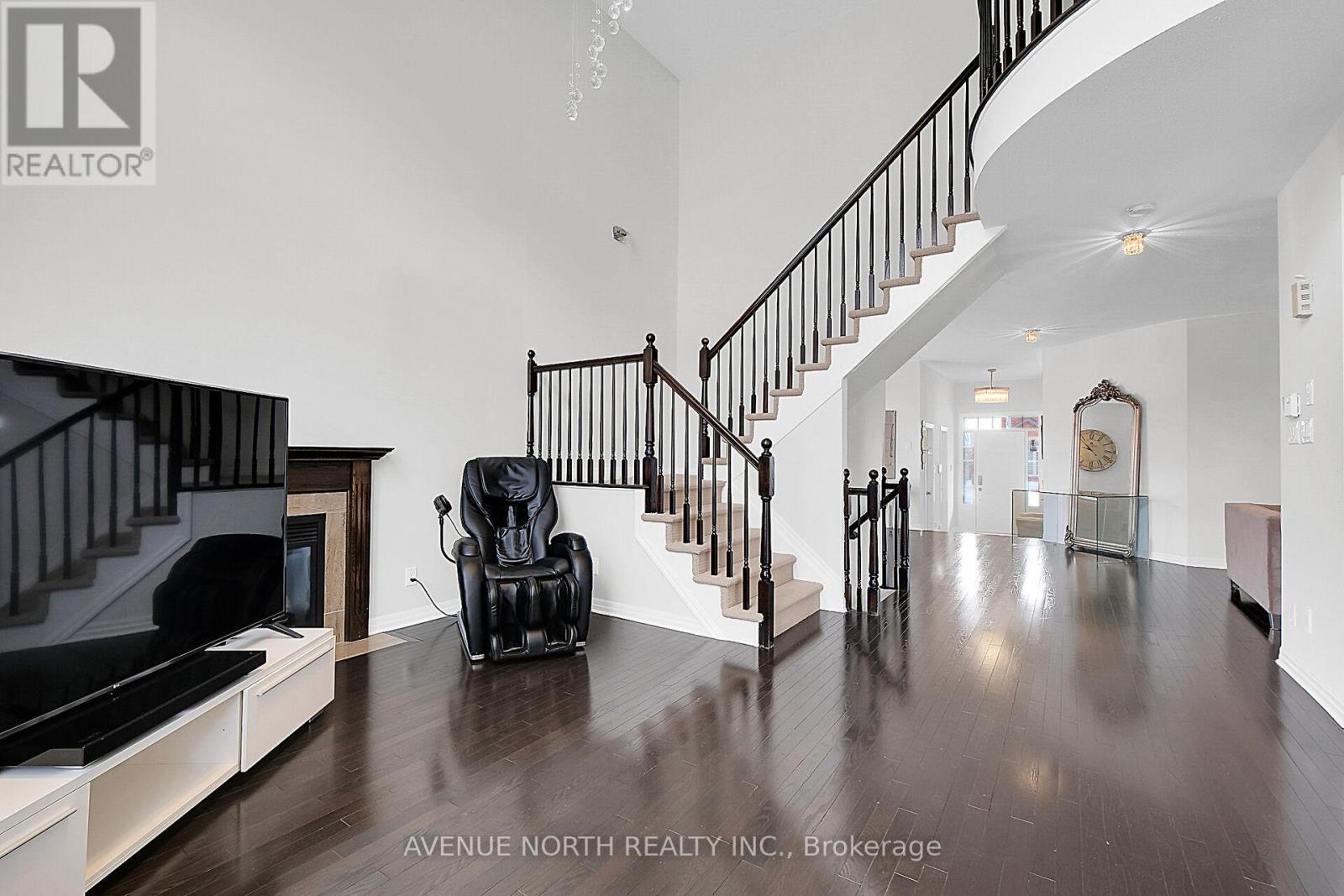 429 Dovehaven Street