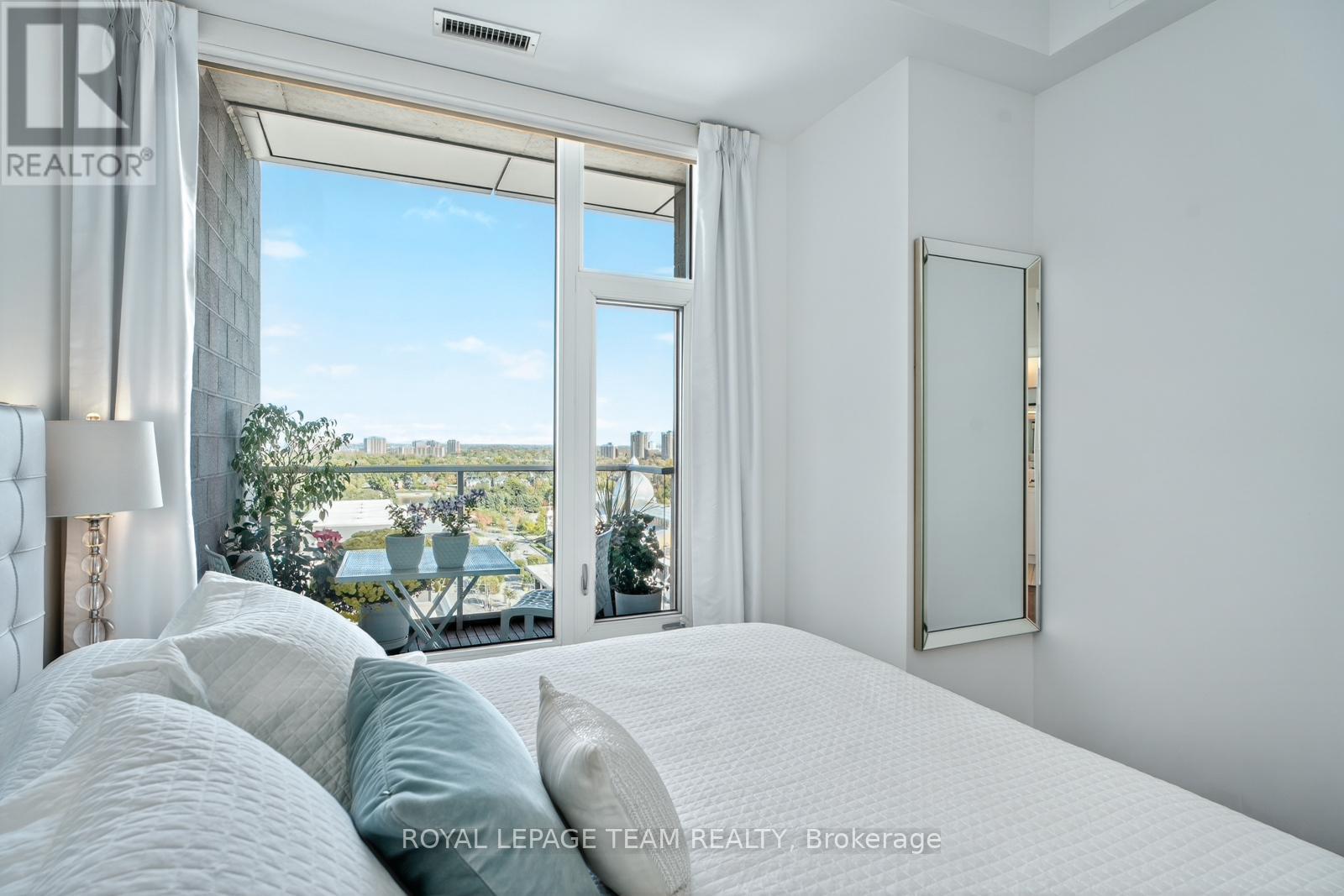 Ph3 - 118 Holmwood Avenue