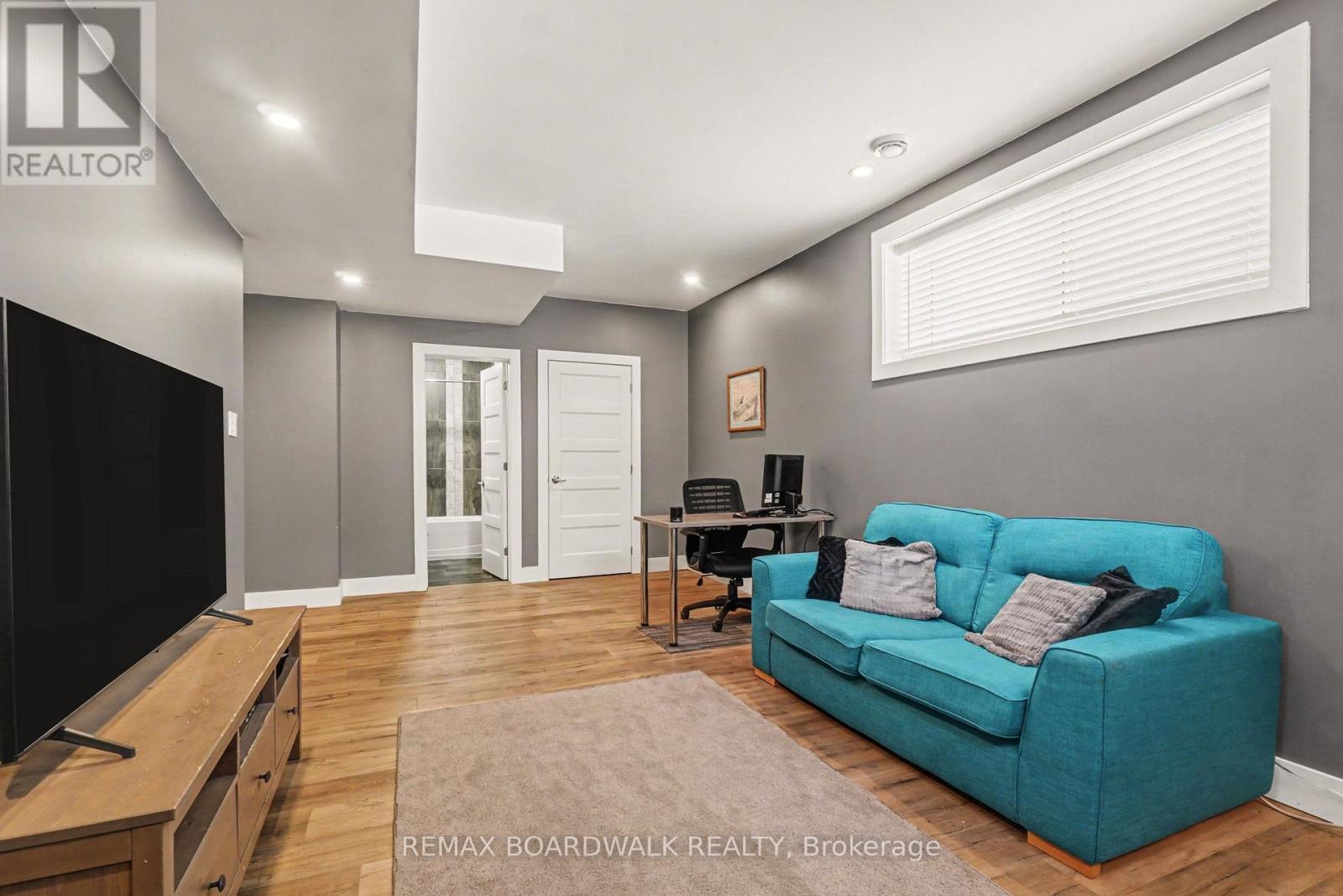 87 Cobblestone Drive