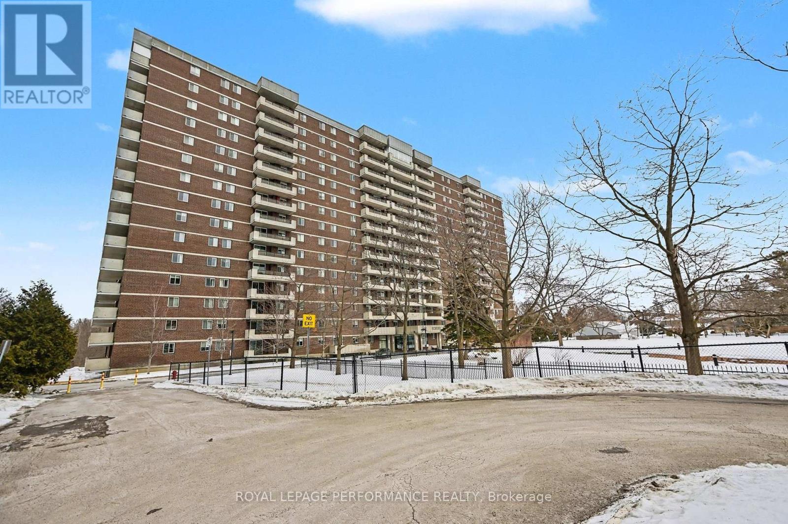 1207 - 1705 Playfair Drive