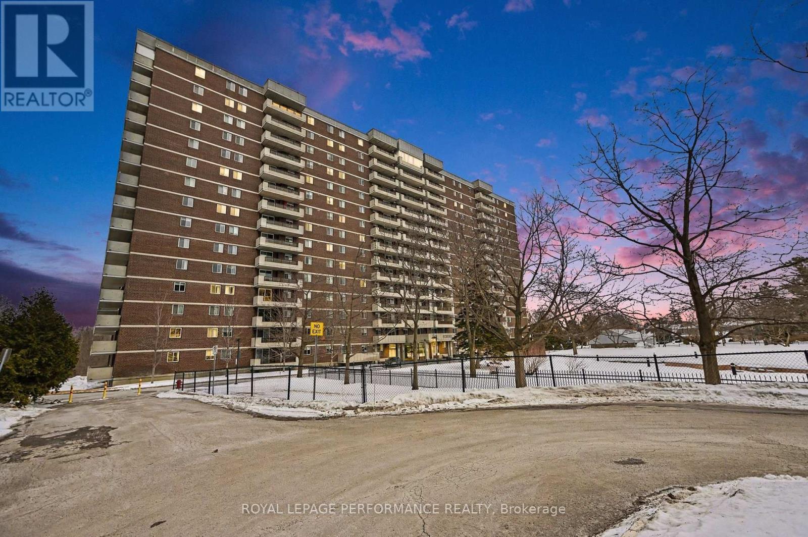 1207 - 1705 Playfair Drive