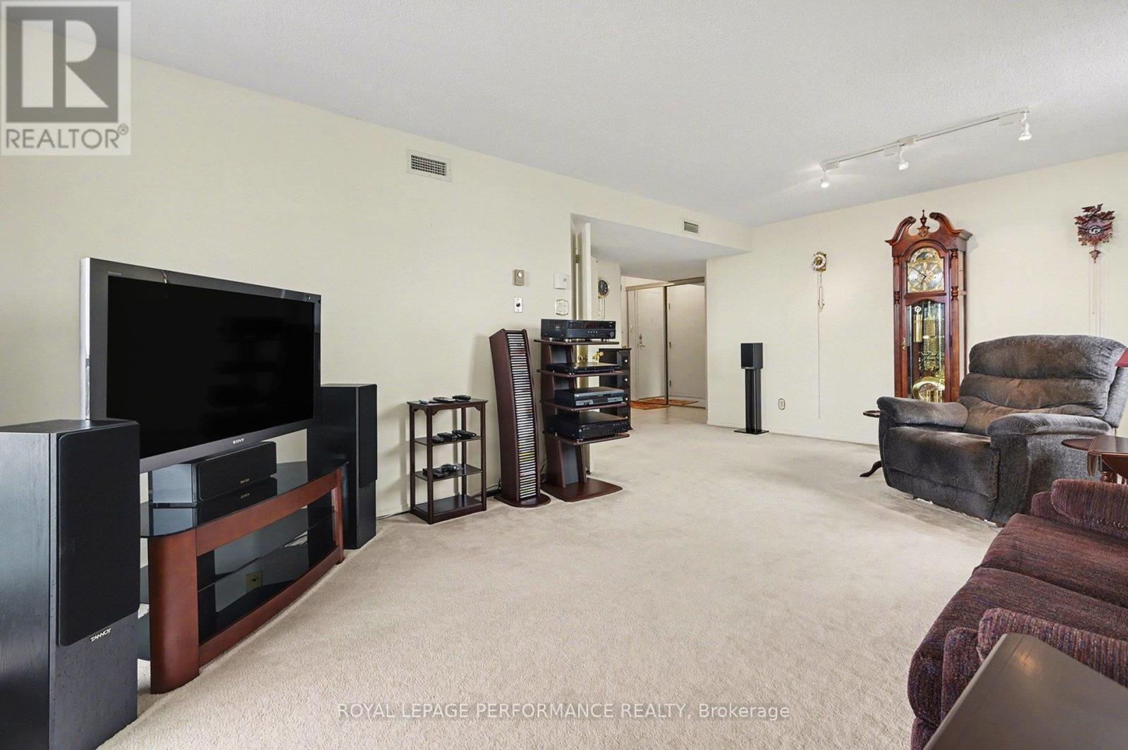 1207 - 1705 Playfair Drive