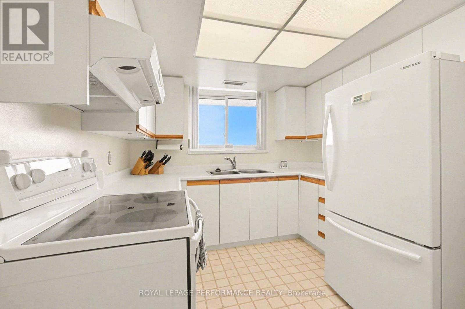 1207 - 1705 Playfair Drive