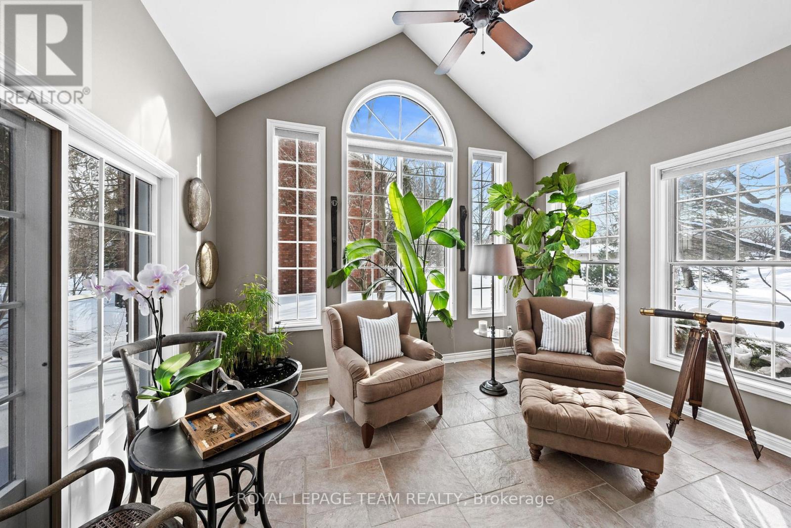 5557 Pettapiece Crescent