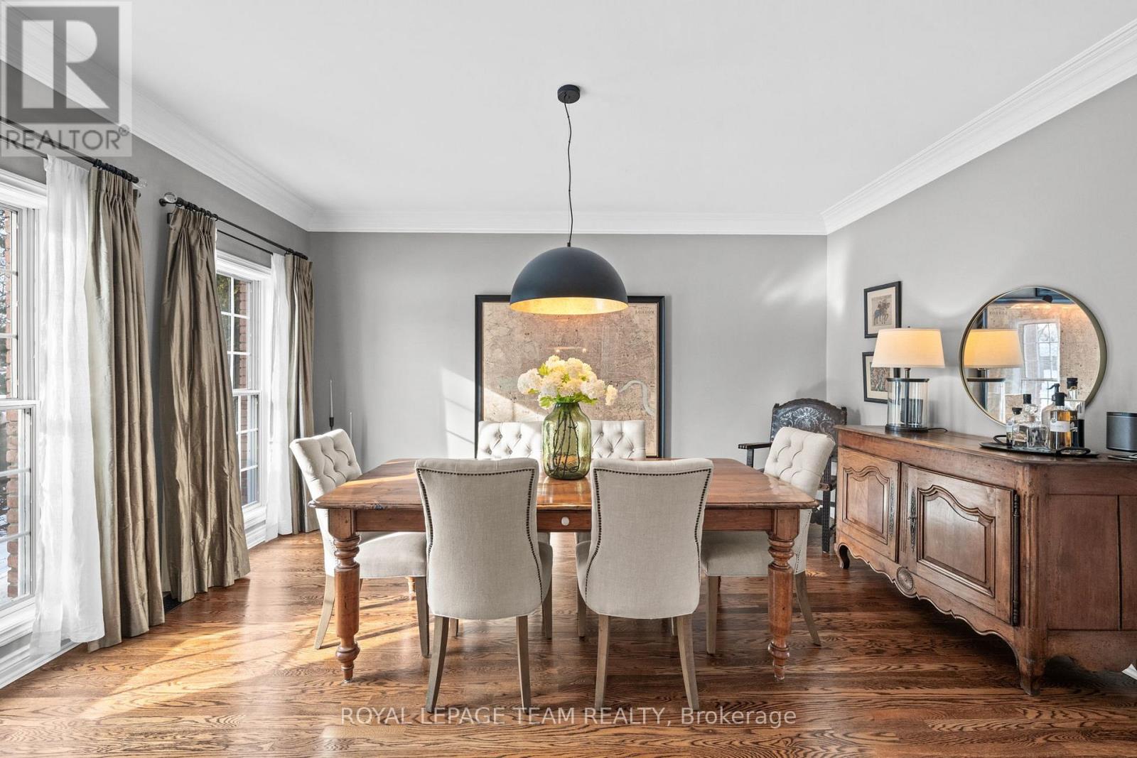 5557 Pettapiece Crescent