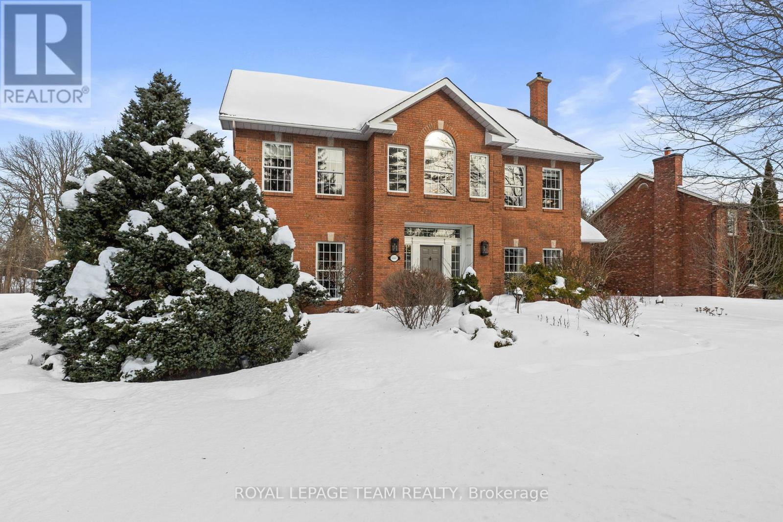 5557 Pettapiece Crescent