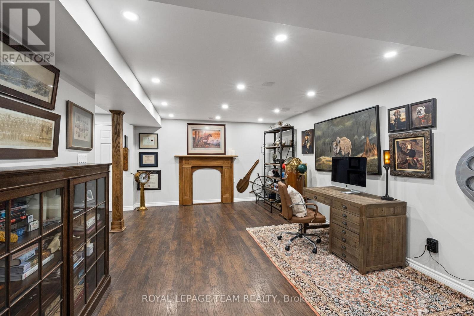 5557 Pettapiece Crescent