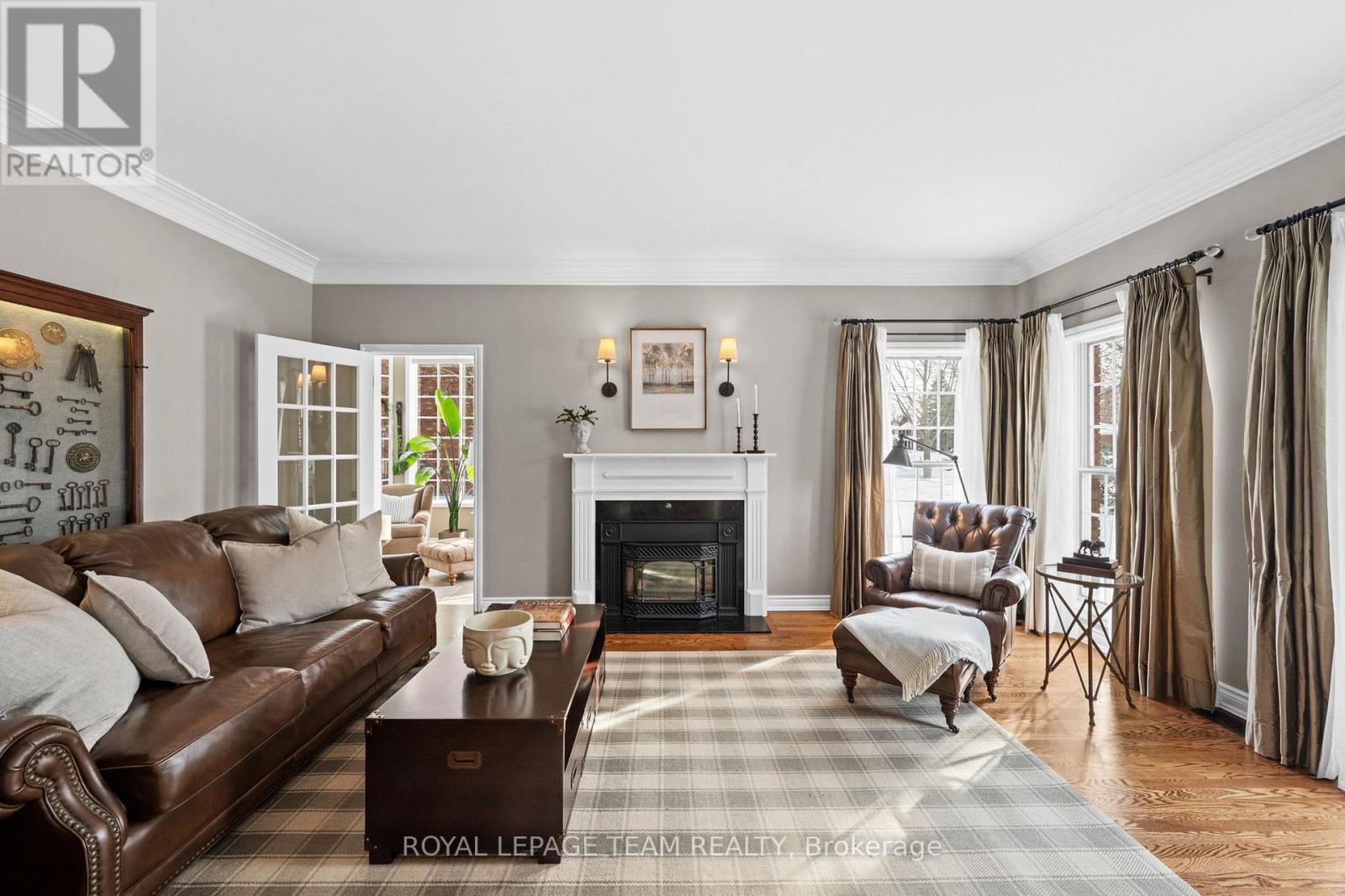 5557 Pettapiece Crescent