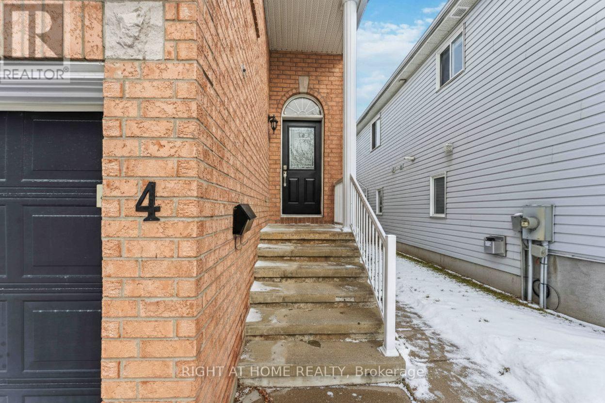 4 Castle Glen Crescent