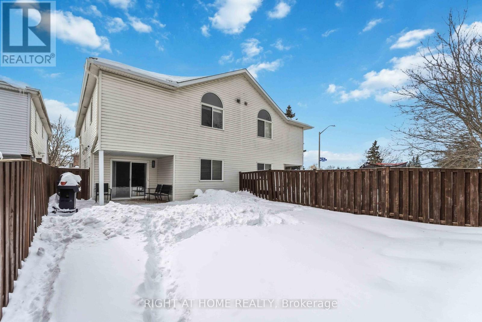 4 Castle Glen Crescent