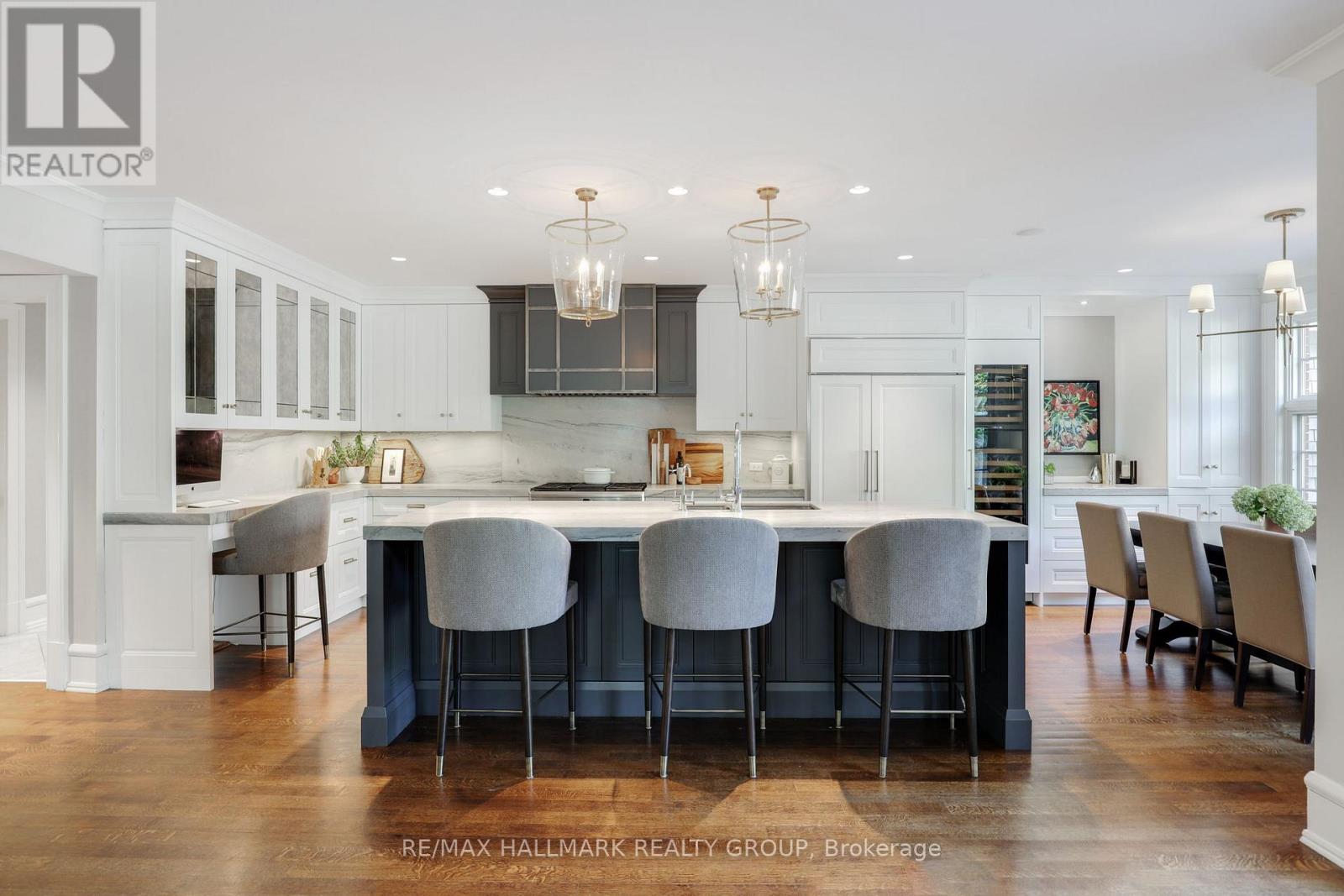 525 Piccadilly Avenue