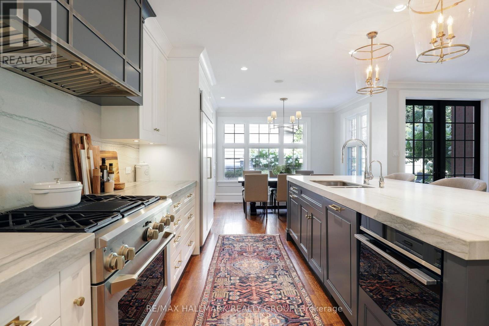 525 Piccadilly Avenue