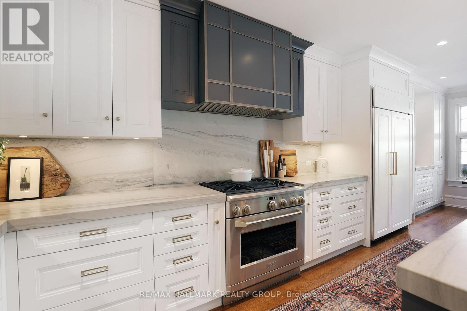 525 Piccadilly Avenue