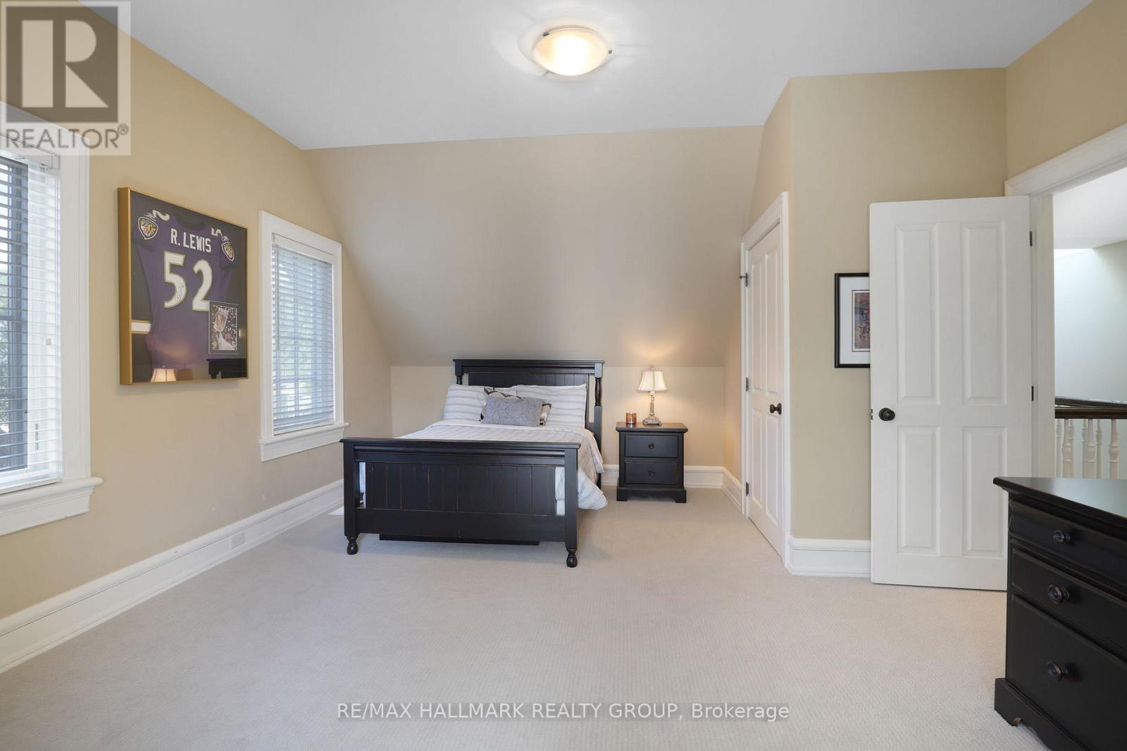 525 Piccadilly Avenue