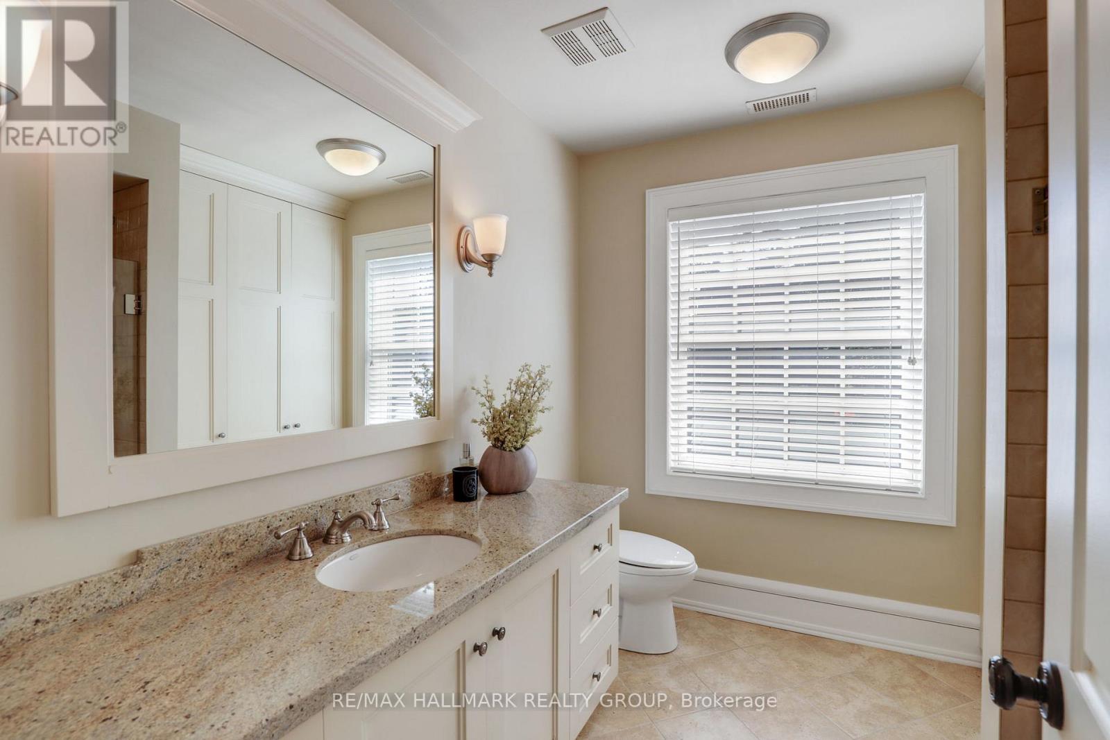 525 Piccadilly Avenue