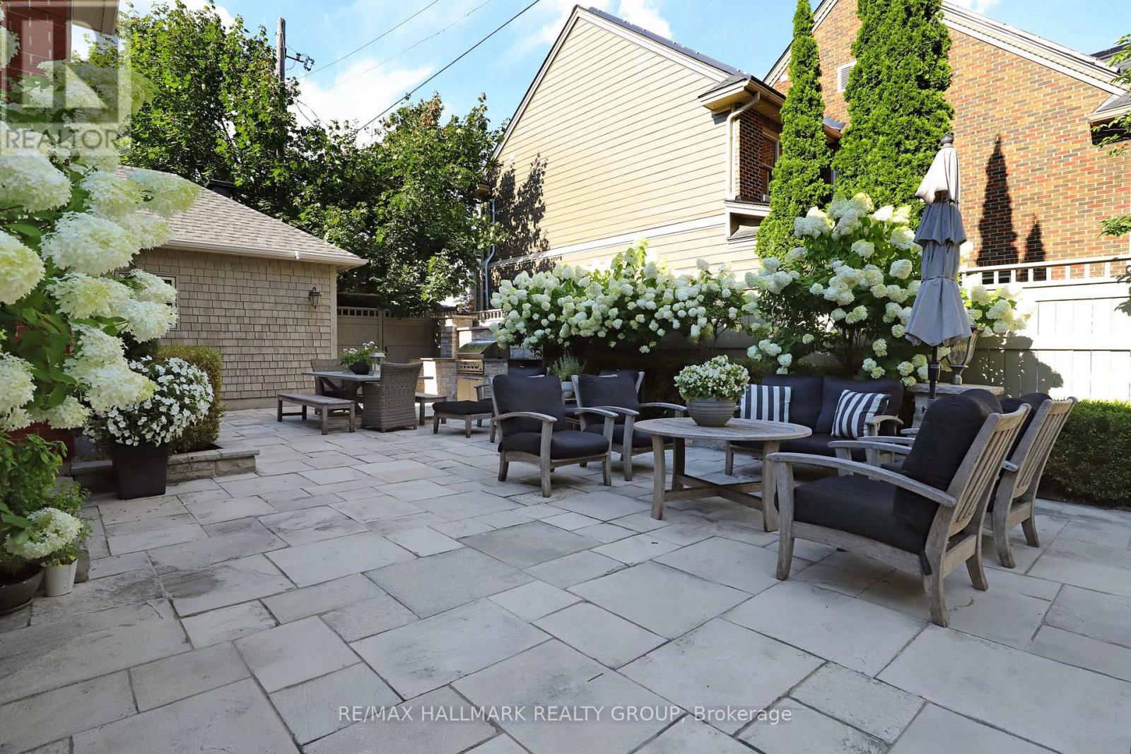 525 Piccadilly Avenue