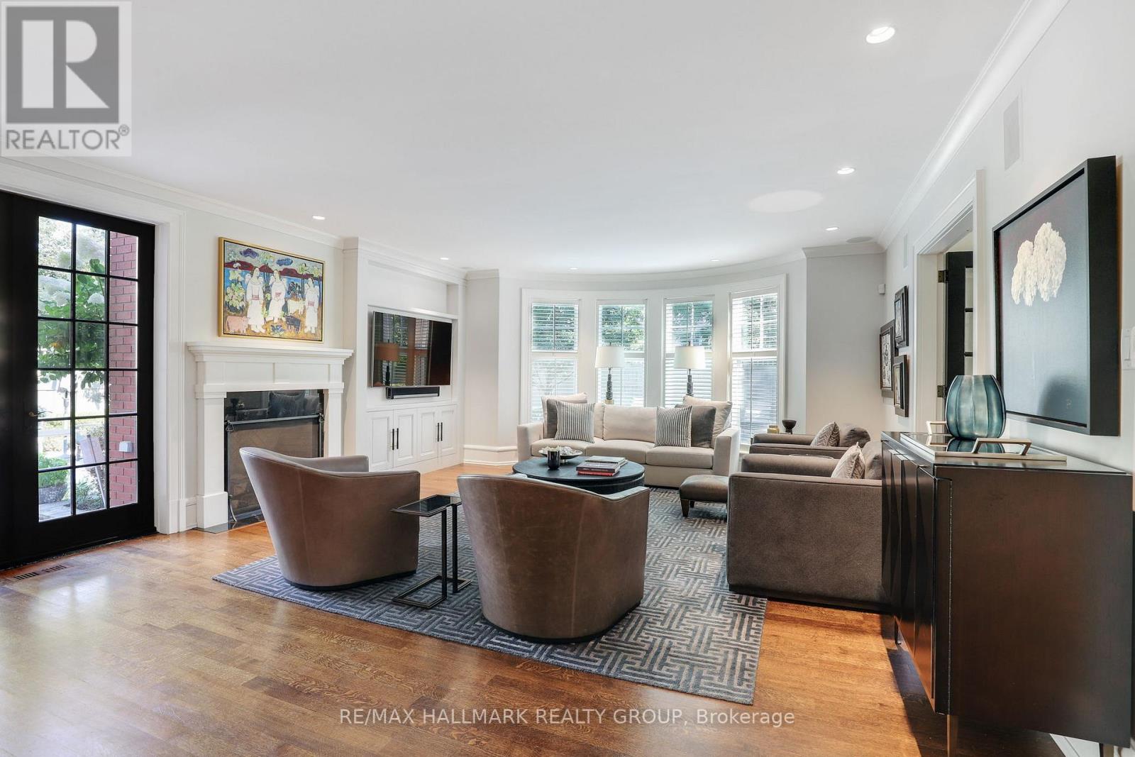 525 Piccadilly Avenue