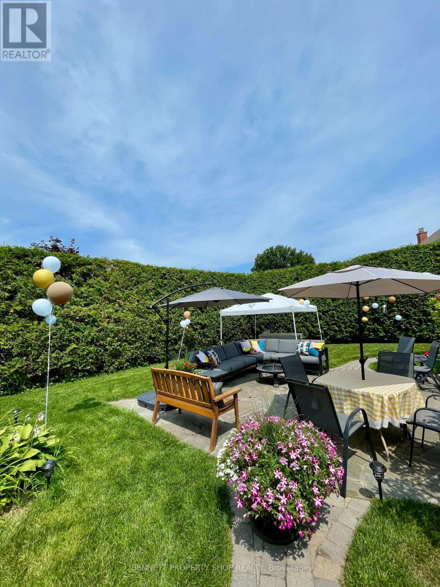 216 Macdougall Street