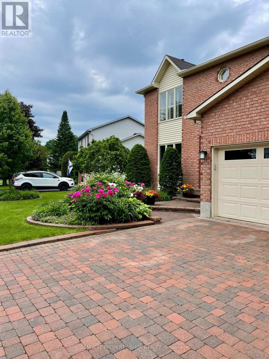 216 Macdougall Street